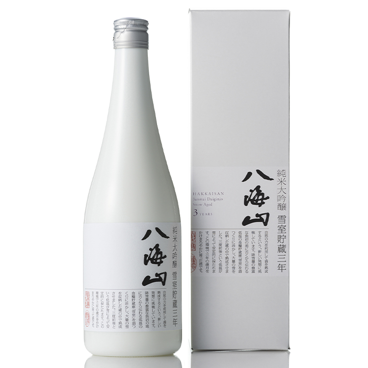 定番セール 「 雪室貯蔵酒 純米大吟醸 八海山 雪室熟成八年」四合瓶（720ml）×3本：新潟県南魚沼市 